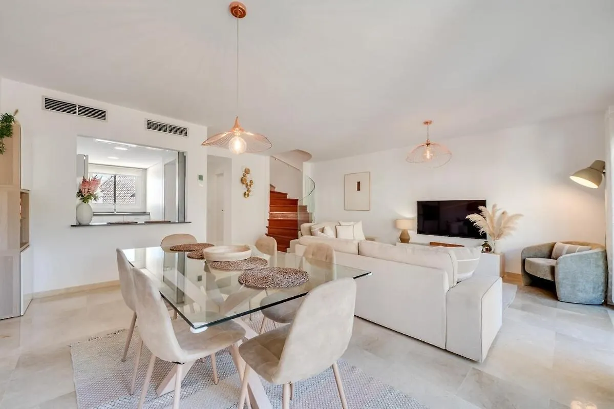 Apartament New Spacious Townhouse In Marbella