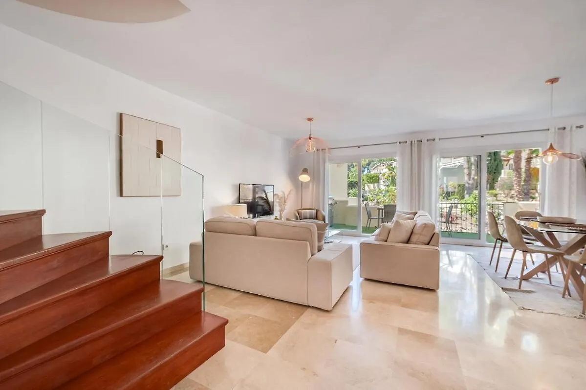 Apartament New Spacious Townhouse In Marbella
